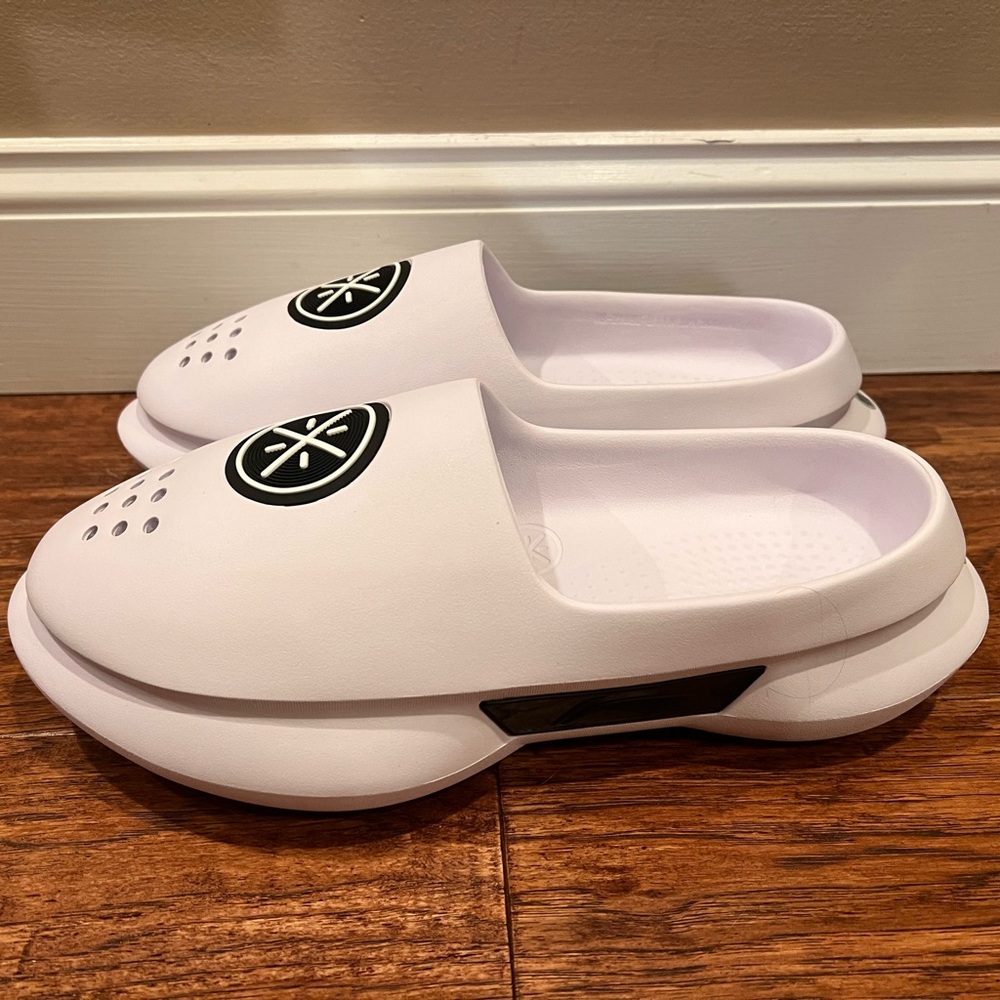 Li-Ning way of Wade slides


Size 11 New in box